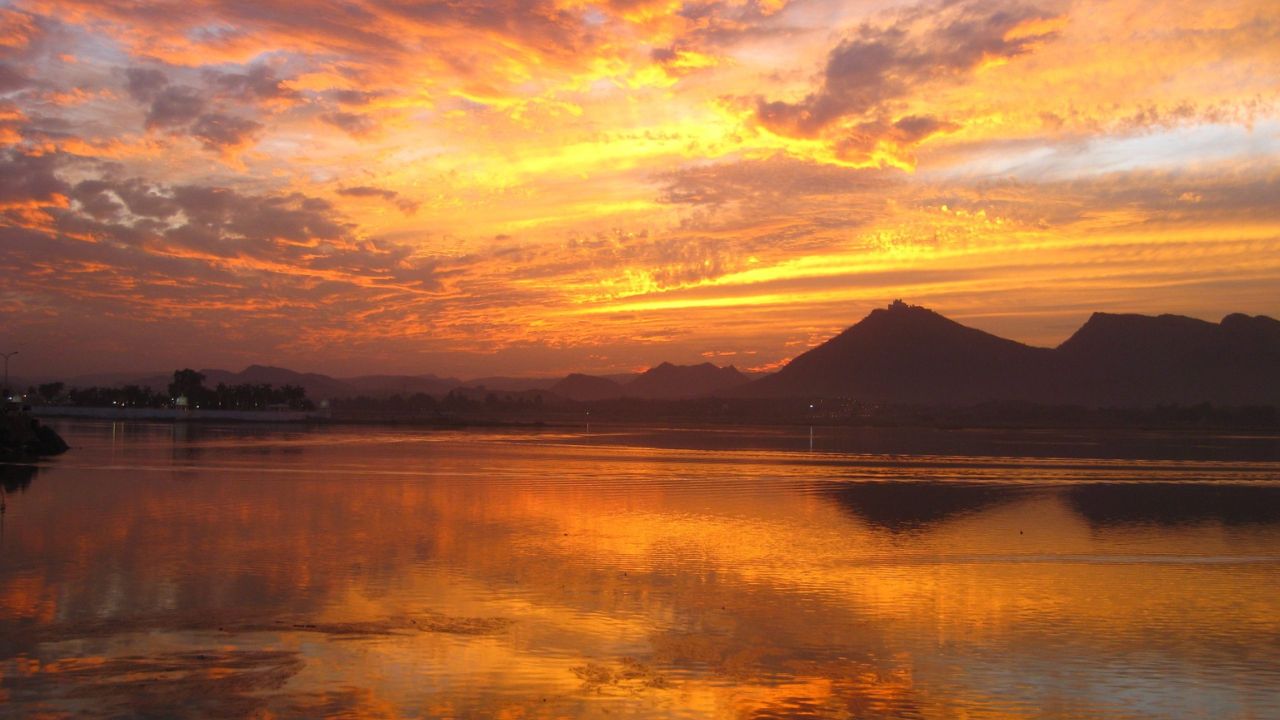 Retro Night at Fateh Sagar Lake 